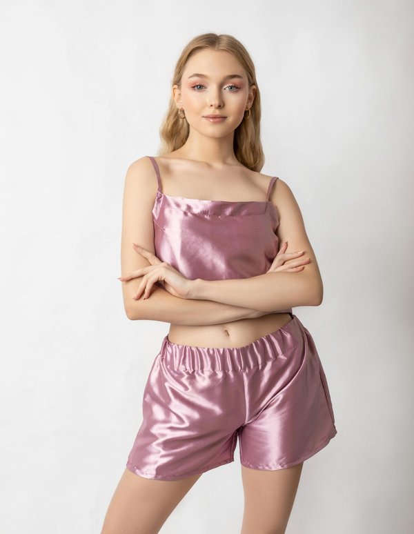 Pyjama satin femme : l'élégance pour vos nuits paisibles !